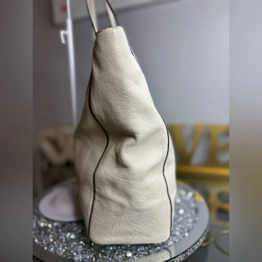 Coach 2017 Pebble Leather Town Tote in the color Chalk EUC - Picture 9 of 17